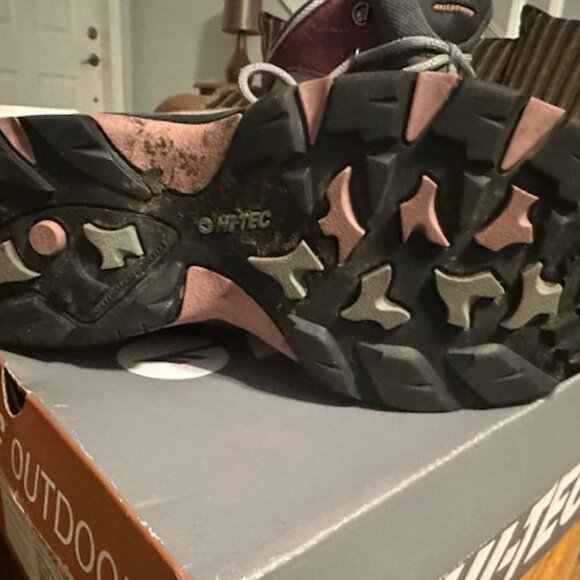 Hiking boots - Picture 2 of 4